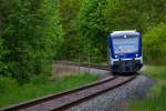 Stadler Regio-Shuttle der NEB vor dem Hp Joachimsthal Kaiserbahnhof auf der Fahrt zwischen Eberswalde und Joachimsthal. - 14.05.2015