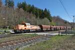 265 303-8 der Northrail schiebt am 21.04.2023 in Roßberg die zweite Wagengruppe zur Beladung in das Ladegleis