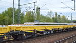 Gelber Drehgestell-Flachwagen mit Seitenborden vom Einsteller On Rail GmbH mit der Nr. 37 TEN 80 D-ORME 3939 071-1 Res 072-4 beladen mit Beton-Gleisschwellen am 10.09.18 Bf. Flughafen Berlin-Schönefeld.