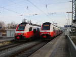 Die ODEG kreuzte sich,am 02.Januar 2020,in Bergen/Rügen.Links der 4746 056,als RE Sassnitz-Rostock und rechts der 4746 053 als RE Stralsund-Binz.Die Aufnahme war nur möglich weil der linke 4746 etwa zwei Minuten später los fuhr.