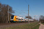 Seit dem Fahrplanwechsel im letzten Dezember betreibt die ODEG den RE1 in Brandenburg, Berlin und Sachsen-Anhalt. Am 05.04.2023 hatte ich das erste Mal die Gelegenheit ein Foto von den neuen Siemens-Triebzügen zu machen. Zu sehen ist 3462 513-7 als RE1 von Erkner nach Magdeburg Hbf in Möser.