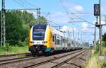 Seit nun etwas über einem halben Jahr fahren die neune 462er der ODEG auf dem RE1 von Berlin über Brandenburg nach Magdeburg. Hier hat 462 014-6 soeben den Brandenburger Hbf in Richtung Magdeburg verlassen. Das Bild wurde von der der Straße Am Breiten Bruch aufgenommen.

Brandenburg 20.07.2023