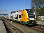 Mit der ungewohnten RE Verbindung Pasewalk-Binz hielt,am 01.Mai 2024,der ODEG 462 017 in Bergen/Rügen.