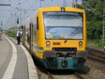 Triebzug VT 650.57 der  ODEG  steht zur Abfahrt nach Hagenow am Gleis 5 a des Bahnhofs Ludwigslust bereit 15.08.2009