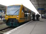 Am 09.10.2010 steht dieser Regioshuttel  VT 650 82der Ostdeutschen Eisenbahn Gesellschaft im Bahnhof von Berlin Lichtenberg nach Werneuchen bereit
