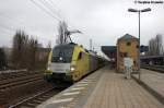 ES 64 U2 - 012 (182 512-4) MRCE Dispolok GmbH fr ODEG - Ostdeutsche Eisenbahn GmbH mit dem RE4 (RE 37317) von Rathenow nach Ludwigsfelde in Berlin Jungfernheide. Hinten hatte die ES 64 U2 - 100 (182 600-7) geschoben. 20.12.2012