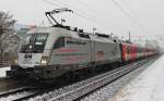 Berlin-Lichterfelde Ost am 23.12.2012 - Raildox ES64U2 100 zieht einen RE4 nach Rathenow.
