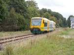 Vorbei am alten Bahnhofsgebäude erreichte der ODEG VT650 69,am 31.August 2014,den zu einem Haltepunkt zurück gebaute Station Gadebusch.