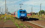 185 522 der OHE durchfhrt am 04.09.10 mit zwei Stadler GTW fr die Steiermrkische Landesbahn Grokorbetha Richtung Weienfels.