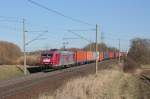 Am 19.03.2011 fuhr 185 534-5 der OHE mit einem Containerzug auf der KBS 310 in Richtung Braunschweig.