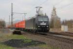 Endlich kann ich mal was anderes prsentieren als die  blaue Wand . nmlich: die  rote Wand . Am 03.04.2012 zog 185 546-9 diesen Containerzug in Richtung Sden. Einheitliche Zge haben durchaus ihren Reiz, wie ich finde. Aufgenommen am B Eltmannshausen/Oberhone.