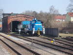 PRESS 363 029 holte,am 09.April 2018,aus dem im Lokschuppen,in Bergen/Rügen,abgestellten Aussichtswagen KS4 970-594.