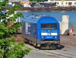 PRESS 253 014 beim Sonnenbaden whrend der Holzverladung im Stralsunder Sdhafen, 04.06.2010