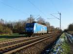 PRESS Cargo 145 030-7 mit leeren Holzrungenwagen am 05.01.15 bei Hanau West KBS 640