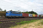 PRESS mit der 140 038-0 unterwegs mit einem Containerzug in Richtung Lüneburg. Höhe Bardowick, 12.06.2018.