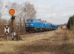 218 054-3 und 218 055-2 (Press) fuhren am 06.04.22 mit einem Schotterzug von Espenhain nach Saalfeld. Hier ist der Zug in Pößneck oberer Bahnhof bei der Ausfahrt zu sehen.