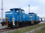 Press-Lok 363 006-6 und 346 001-6 warten auf ihre nchsten Einstze im Seehafen Rostock.Aufgenommen am 20.04.08