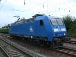 145 023-6 von der Firma Eisenbahn-Bau- und Betriebsgesellschaft Pressnitztalbahn GmbH(PRESS)wartet im Bahnhof Rostock-Bramow auf die Rangierfahrt.(03.09.09)
