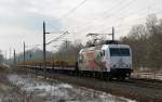 145 023 bespannte am 10.02.13 einen Leerholzzug von Werdau nach Frankfurt(O)-Oderbrcke. Hier durchfhrt der Zug Burgkemnitz Richtung Wittenberg.