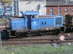 Als Schlulok fuhr die PRESS 346 020,am 25.April 2013,an einem Holzzug mit.Aufgenommen von der Fussgngerbrcke in Bergen/Rgen.