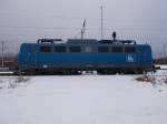 PRESS 140 037 abgestellt,am 02.Februar 2015,am Zugang zum ehemaligen Bahnsteig in Mukran-Mitte.