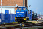 Abgestellte Press Lok 346 001 im Anschluss des Hafens in Stralsund.
