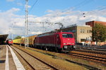 Die 189 800-6  der Pressnitztalbahn GmbH mit einem Holzganzzug pausiert am 02.10.2016 ganz kurz in Berlin-Lichtenberg.
