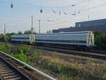 Zwei Kuppelwagen von Railadventure, Gattung  Habfis, Wagennummern 87 80 D-RADVE 2797 016-8 und  87 80 D-RADVE 2797 015-0 in der Wagenübergabe von Bombardier.