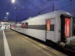 Der railadventure LUXON DomeCar CH-RADVE 61 85 89-90 003-3 SRmz, am 30.07.2021 in Mnchen Hbf. https://www.luxon-rail-ad.ventures/