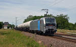 Am 21.06.17 schleppte 193 805 für die SETG einen Kesselwagenzug durch Jütrichau Richtung Roßlau.