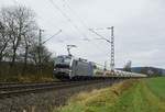 Die an RTB Cargo vermietete Railpool 193 824 befindet sich mit einem Getreidewagenzug am 06.12.17 bei Katzenfurt auf der Fahrt in Richtung Gießen.