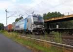 193 806-7 mit DVA Werbung zieht am 30.07.2013 einen Containerzug in Richtung Norden.