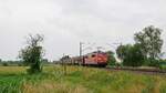 Railpool 151 046 (ex DB), vermietet an DB Cargo, mit gemischtem Güterzug in Richtung Osnabrück (Hüde, 29.06.2021).