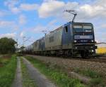 143 936-3 (109) in Doppeltraktion mit 143 286-3 (106) und Kesselwagenzug in Fahrtrichtung Süden. Aufgenommen in Haunetal-Neukirchen am 02.09.2015.