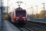 RBH 145 013-9 mit Kesselwaggons - relativ spät kam der Umleiter am 15.10.2018 durch Anklam. 