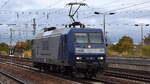 RBH Logistics GmbH, Gladbeck [D] mit ihrer  145 101-2  [NVR-Nummer: 91 80 6145 101-2 D-RBH] am 15.11.23 Durchfahrt Bahnhof Flughafen BER Terminal 5.