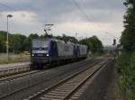 Kleiner RBH-Lokzug auf dem Weg Richtung Süden bestehend aus 143 941-3 (RBH 123) und 143 068-5 (RBH 115). Aufgenommen am 24.07.2013 in Wehretal-Reichensachsen.