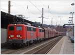 Die RBH 165 (140 801-2) und die RNH 164 (140 799-8) ziehen am 07.03.2013 einen leeren Kohlezug (Fals/Faals Ganzzug) durch den Bahnhof Kreuztal in Richtung Hagen.