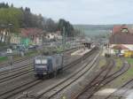 143 217-8 (RBH 126) durchfährt am am 03. April 2014 solo den Bahnhof Kronach in Richtung Saalfeld.