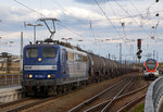 
Die RBH 266 bzw. 151 084-1 (91 80 6151 084-1 D-RBH) der RBH Logistics GmbH fährt am 09.04.2016, mit einem Benzin beladenen Kesselwagenzug (Wagen der Gattung Zans), von Neuwied in Richtung Norden. 

Die Lok wurde 1975 von Krupp in Essen unter der Fabriknummer 5334 gebaut und an die DB als 151 084-1 geliefert. Bei der DB wurde sie im Dezember 2012 ausgemustert und sie ging an die RBH, wobei die RBH eine 100 prozentige Tochter der DB Cargo Deutschland AG ist..