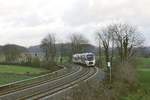 Ein Talent-Doppel der Regiobahnlinie S 28 fährt am 25.12.2020 kurz vor der Stadtgrenze von Mettmann und Wuppertal in Richtung Hahnenfurth-Düssel