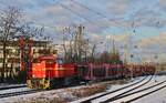 Noch in ihrer alten Lackierung rangiert die DH 112 von Rhein Cargo (ex Lok XII der Neusser Eisenbahn) am 18.01.2024 im Neusser Hauptbahnhof