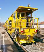 Das von SWIETELSKY eingesetzte Schotterbewirtschaftungssystem BDS 2000-4 von Plasser & Theurer (D-RTS 99 80 9125 002-2) auf dem erneuerten Gleis 1 des Friedrichshafener Stadtbahnhofes (10.03.2017).