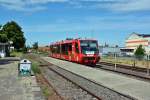 654 004-1 der Rurtalbahn, im Auftrag für den Boerdeexpress (Euskirchen - Düren) unterwegs, hier beim Halt in Zülpich - 18.07.2015