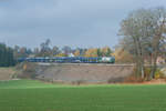 193 230-0 der RTB mit einem Autozug bei Laaber Richtung Regensburg, 04.11.2016