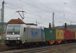 Aus dem Railpool verliehen an die Rurtalbahn: 185 684-8. Hier mit Containerzug in Richtung Norden in Mecklar. Aufgenommen am 15.01.2011.