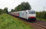 185 639 der Rurtalbahn Cargo berfhrte am 23.08.11 Reisezugwagen durch Ahlten Richtung Lehrte.