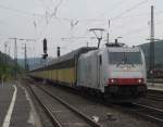 185 639-2 der Rurtalbahn zieht am 27. August 2013 einen ARS-Altmannzug durch Gemnden.