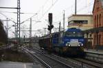 Die V204 von der Rurtalbahn rangiert in Stolberg-Hbf(Rheinland) mit Zwei Güterwagen
Bei Regenwetter am Kalten vom 13.12.2014.