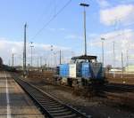 Ein Nachschuss von der V105  Sally  von der Rurtalbahn rangiert in Aachen-West. Aufgenommen vom Bahnsteig in Aachen-West bei schönem Sonnenschein am Kalten Nachmittag vom 27.2.2015.